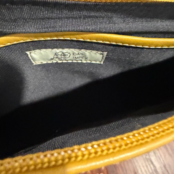 Chic Yellow and Black Crossbody Bag - Picture 4 of 4